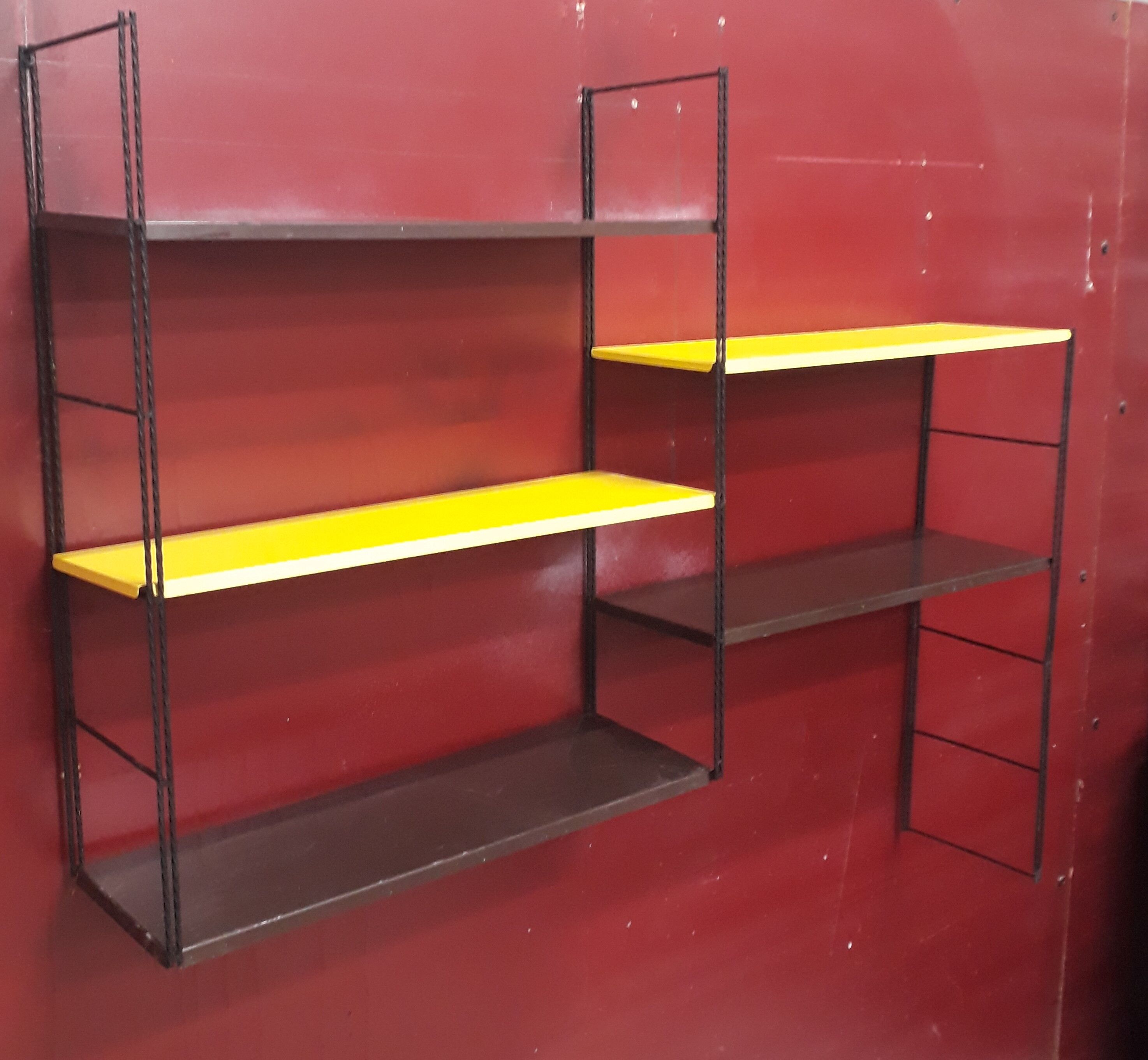 3 studs with 5 tablets, yellow and brown 97x90cm