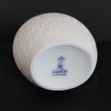 Small Kaiser biscuit vase
