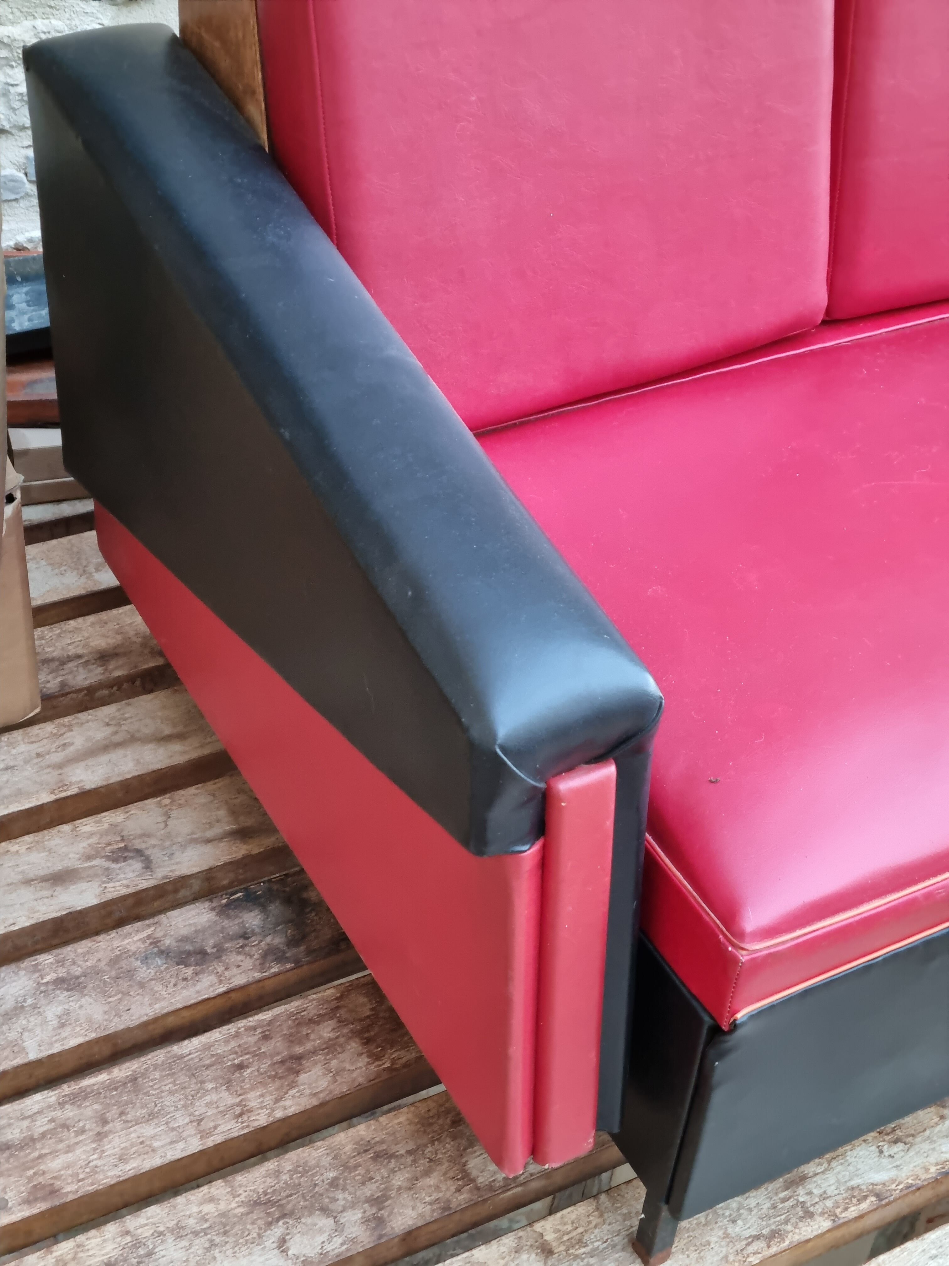 Vintage Sofa Bench in red and black skaï