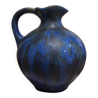 Magnificent pitcher Pierrefonds