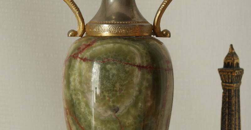 Amphore en onyx et etain vintage