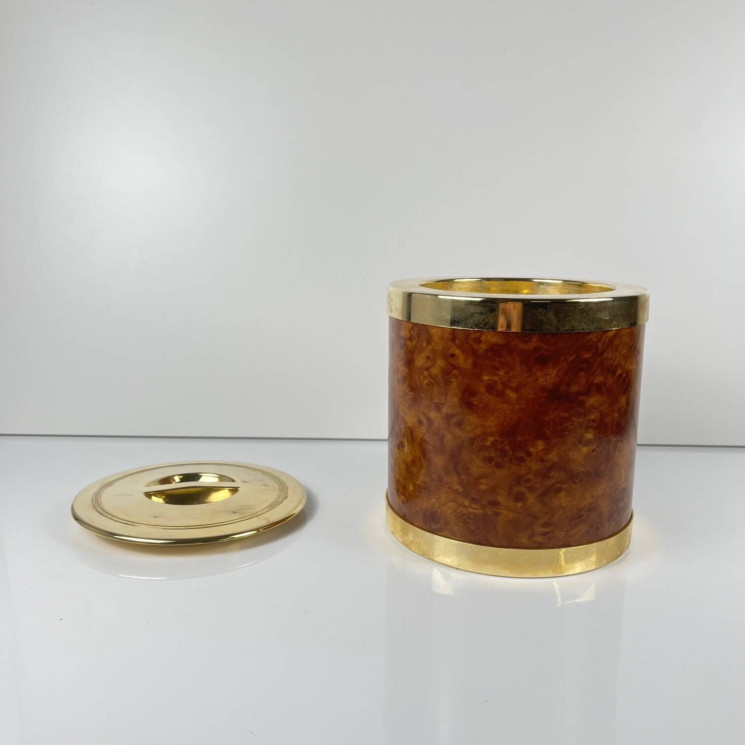 Vintage ice bucket with a magnifying effect – golden lid, 1970.