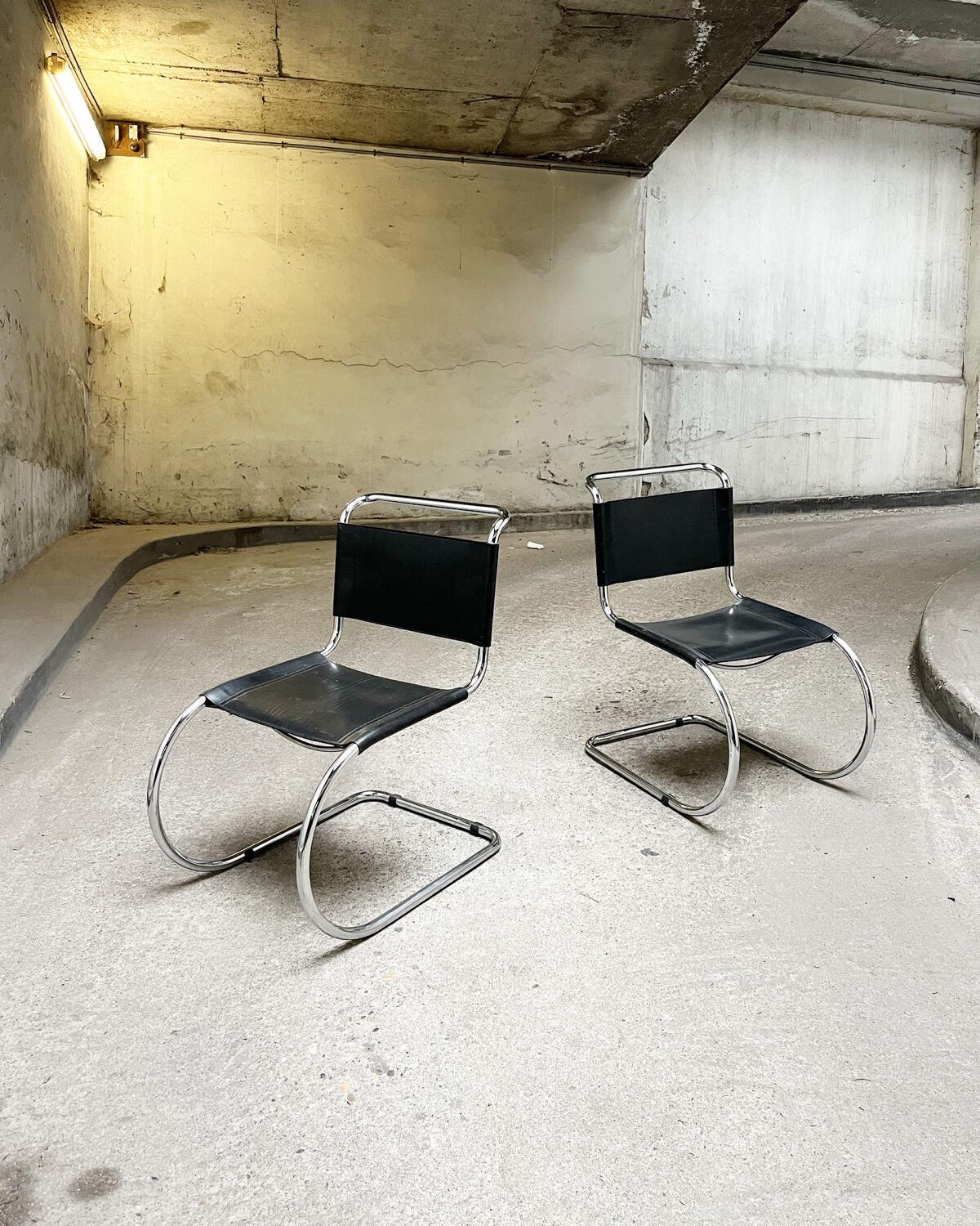 Pair of chair MR10 Mies van der rohe