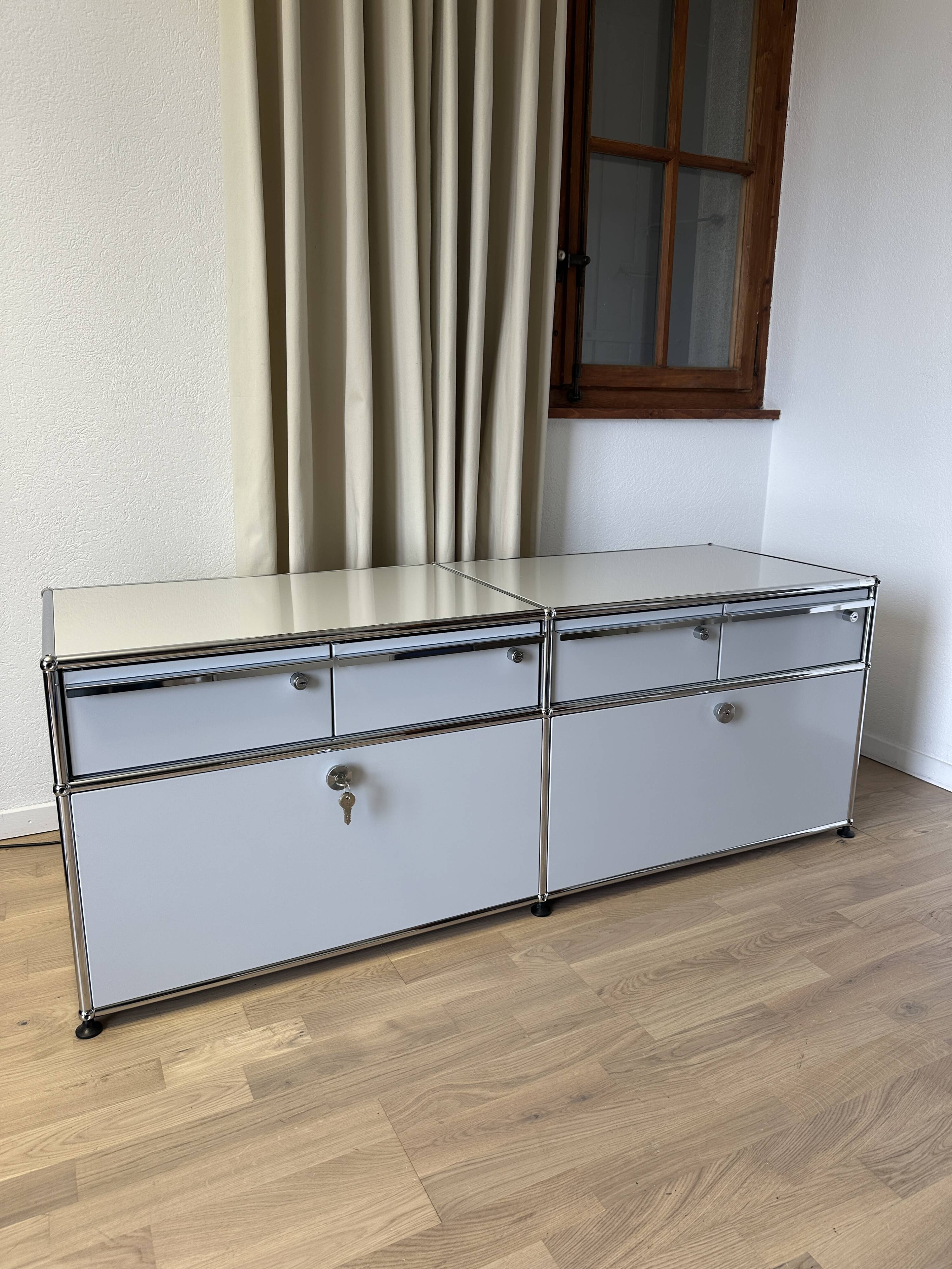 USM Haller TV unit in Light Grey