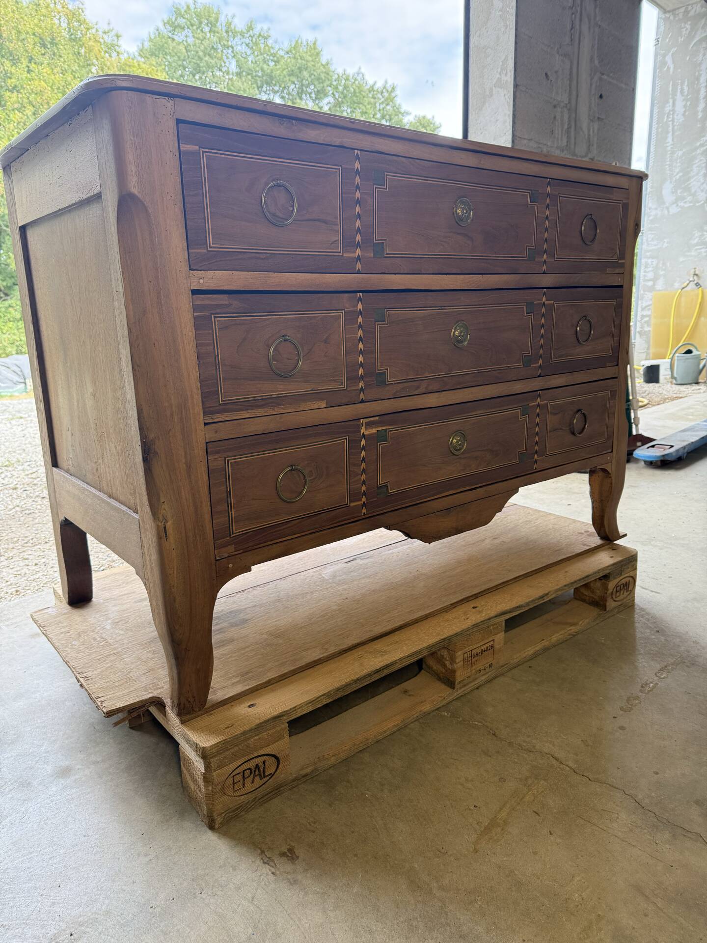 Pantaloon Chest