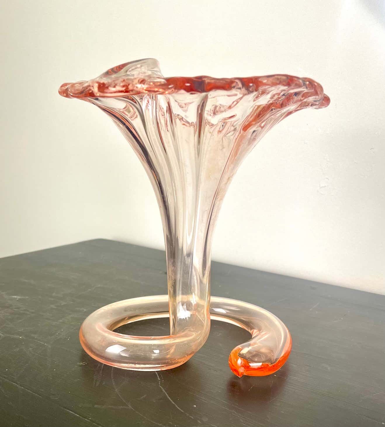 Pink trumpet vase - fleurs-de-lys in blown glass - italy 1970