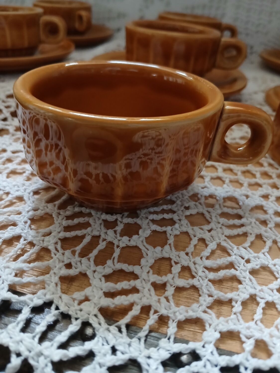 12 tasses à café anciennes avec soucoupes