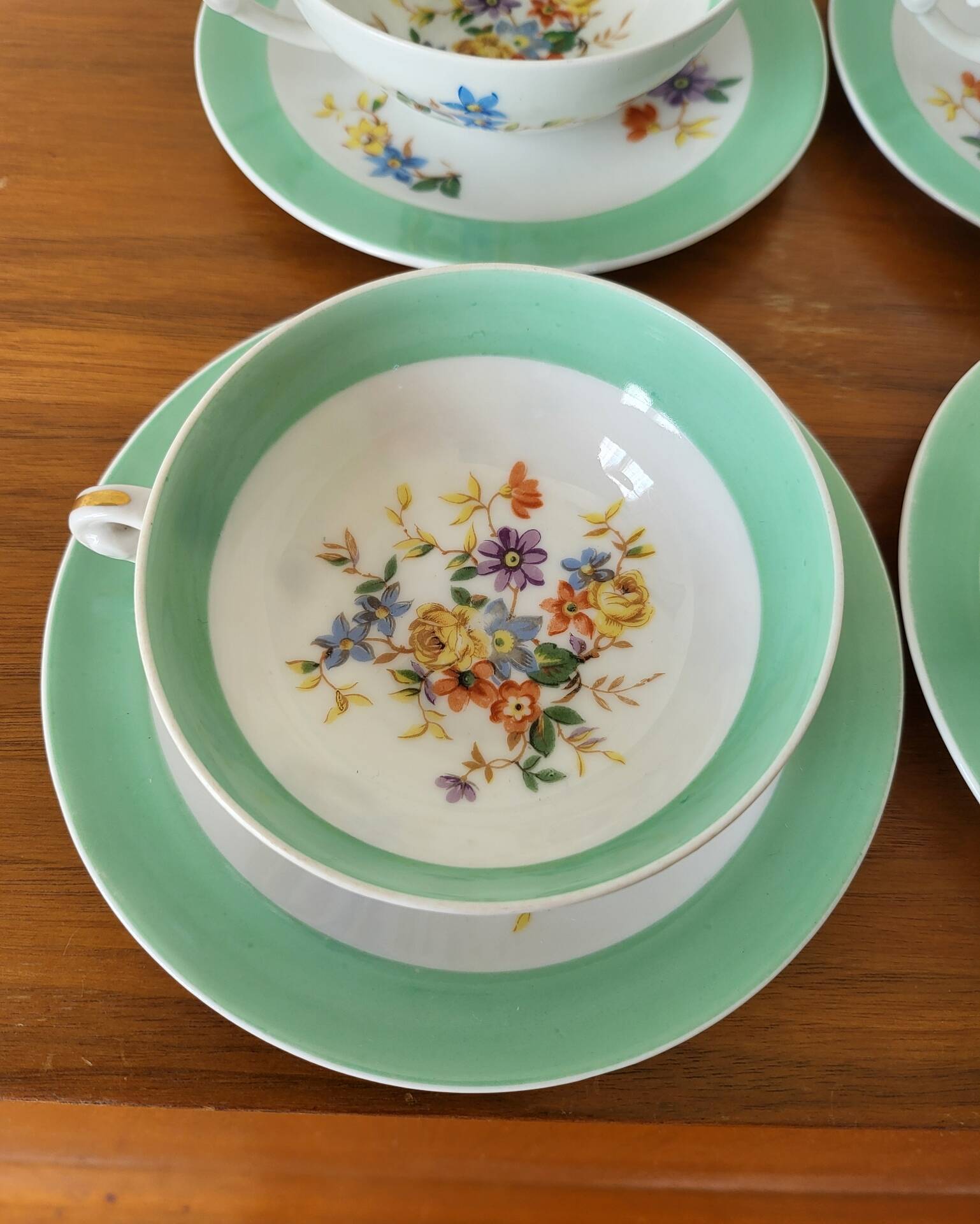 Ensemble de 8 tasses à thé ou café en porcelaine de Limoges