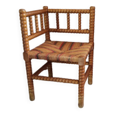 Mulched corner chair and light wood