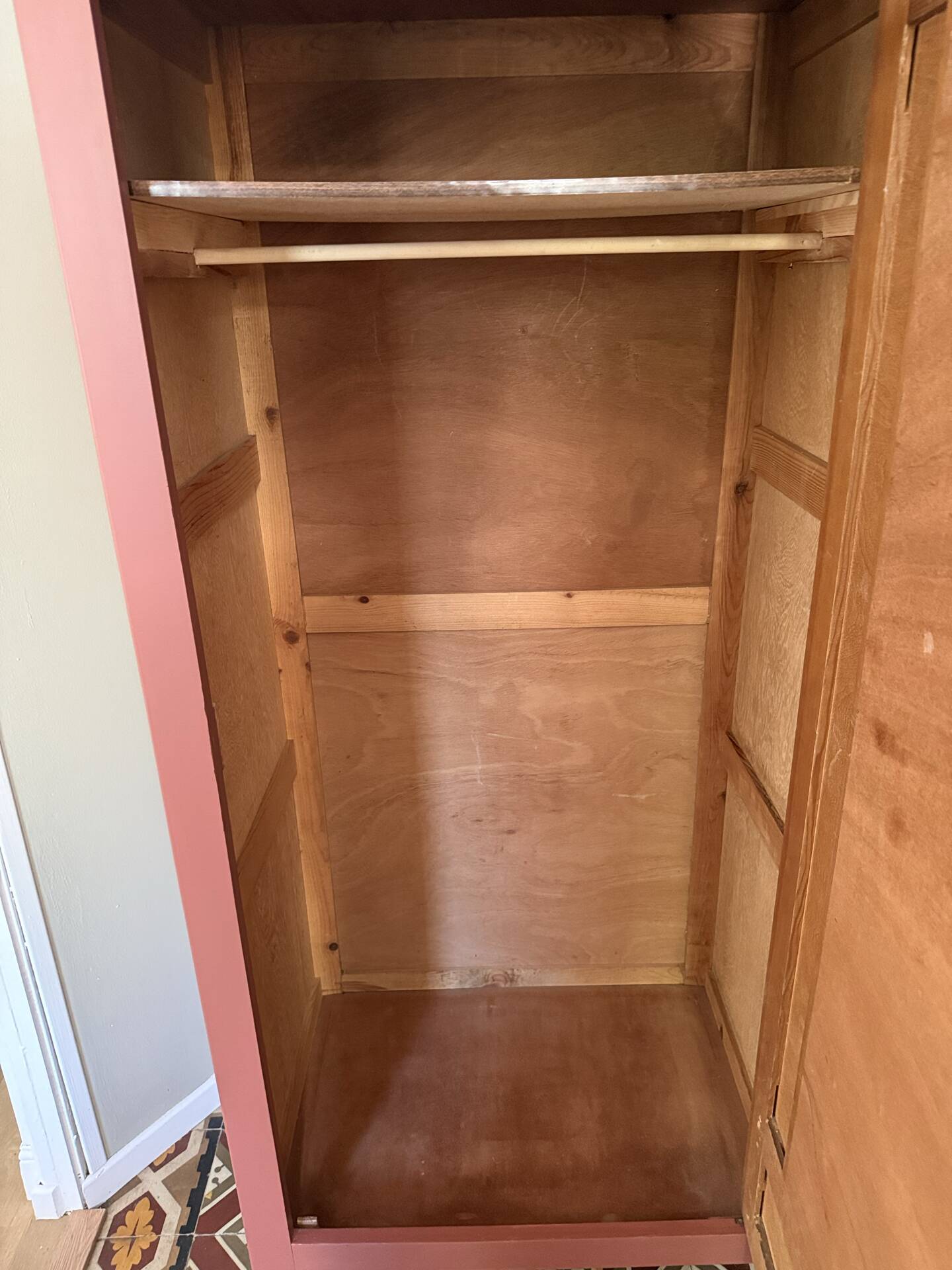 Armoire parisienne