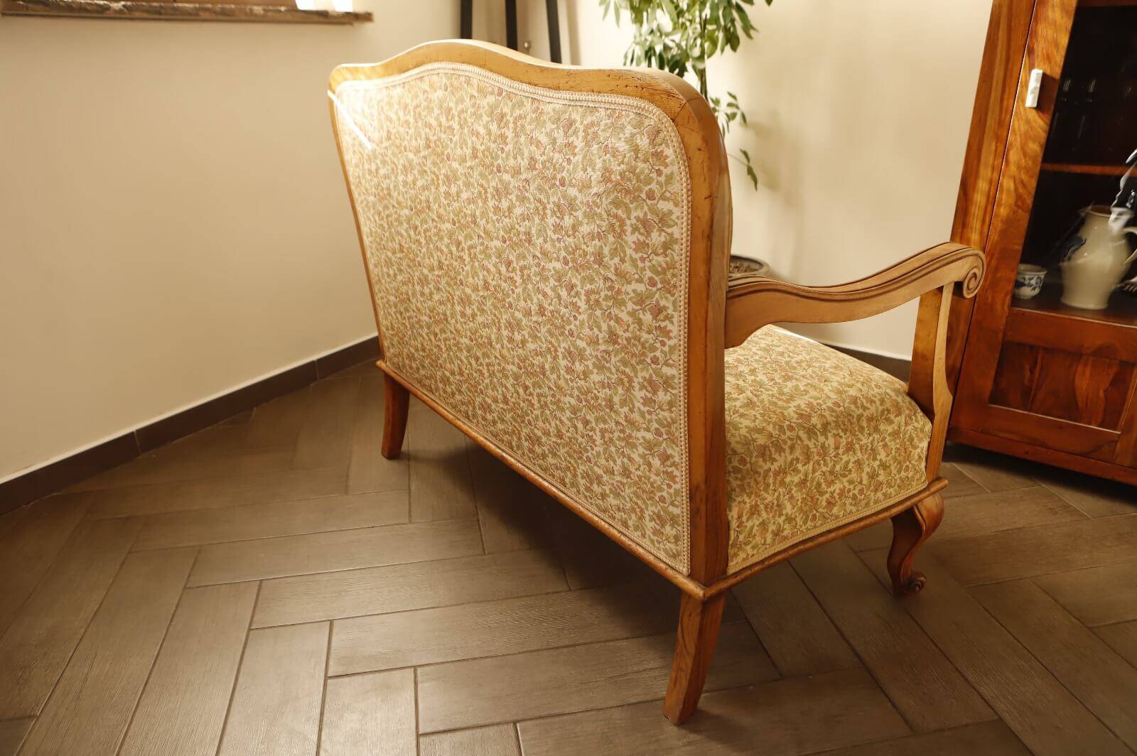 Vintage salon sofa set with floral upholstery