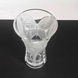 Vase Cristal d'Arques avec papillon relief en verre dépoli  Hauteur 20 cm