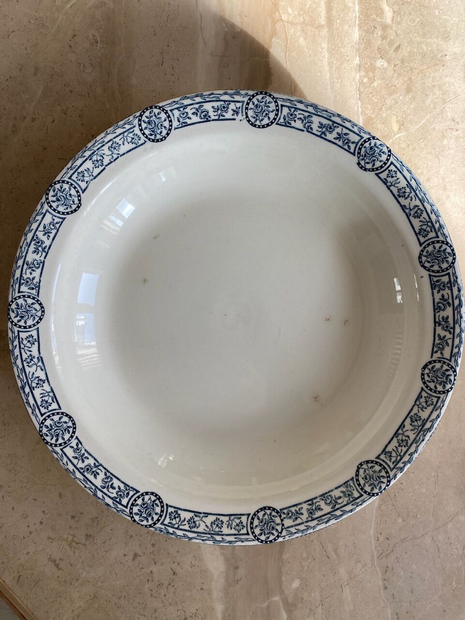 Plat creux en terre de fer