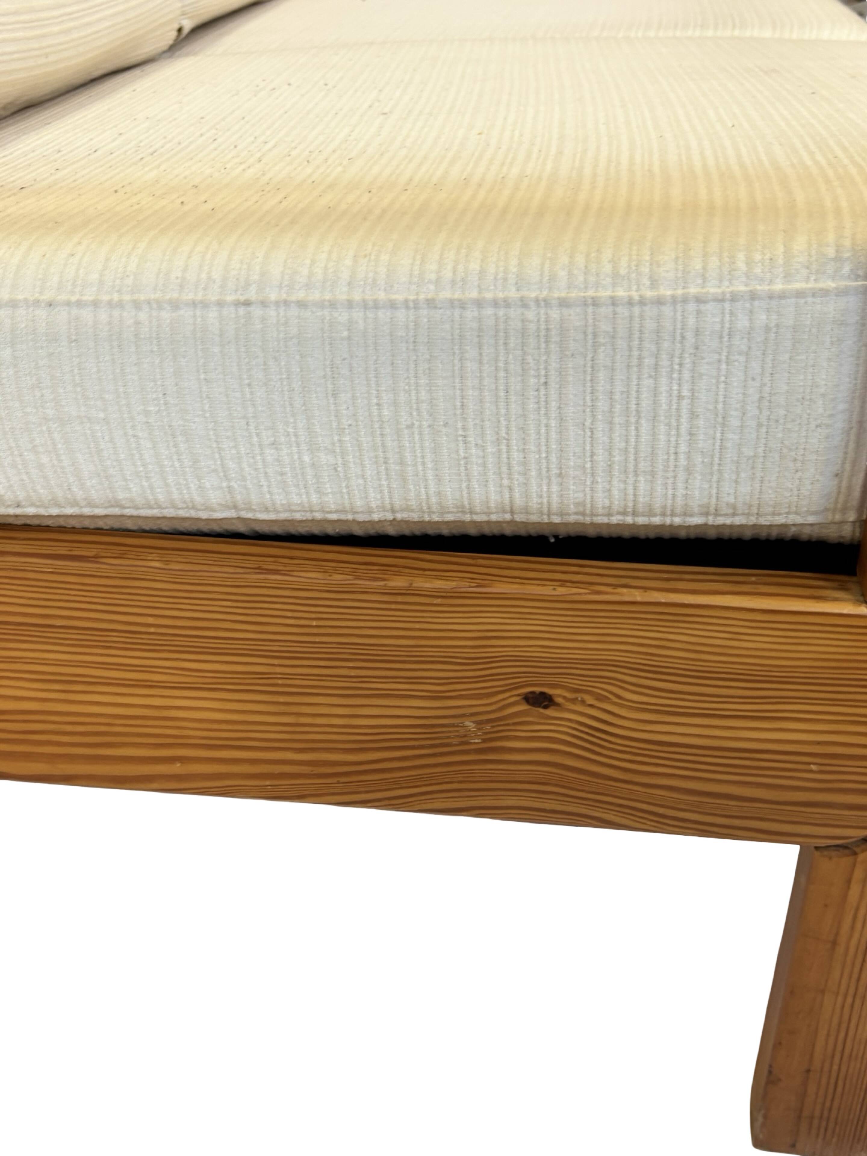 Canapé vintage deux places en pin des années 70 au design minimaliste