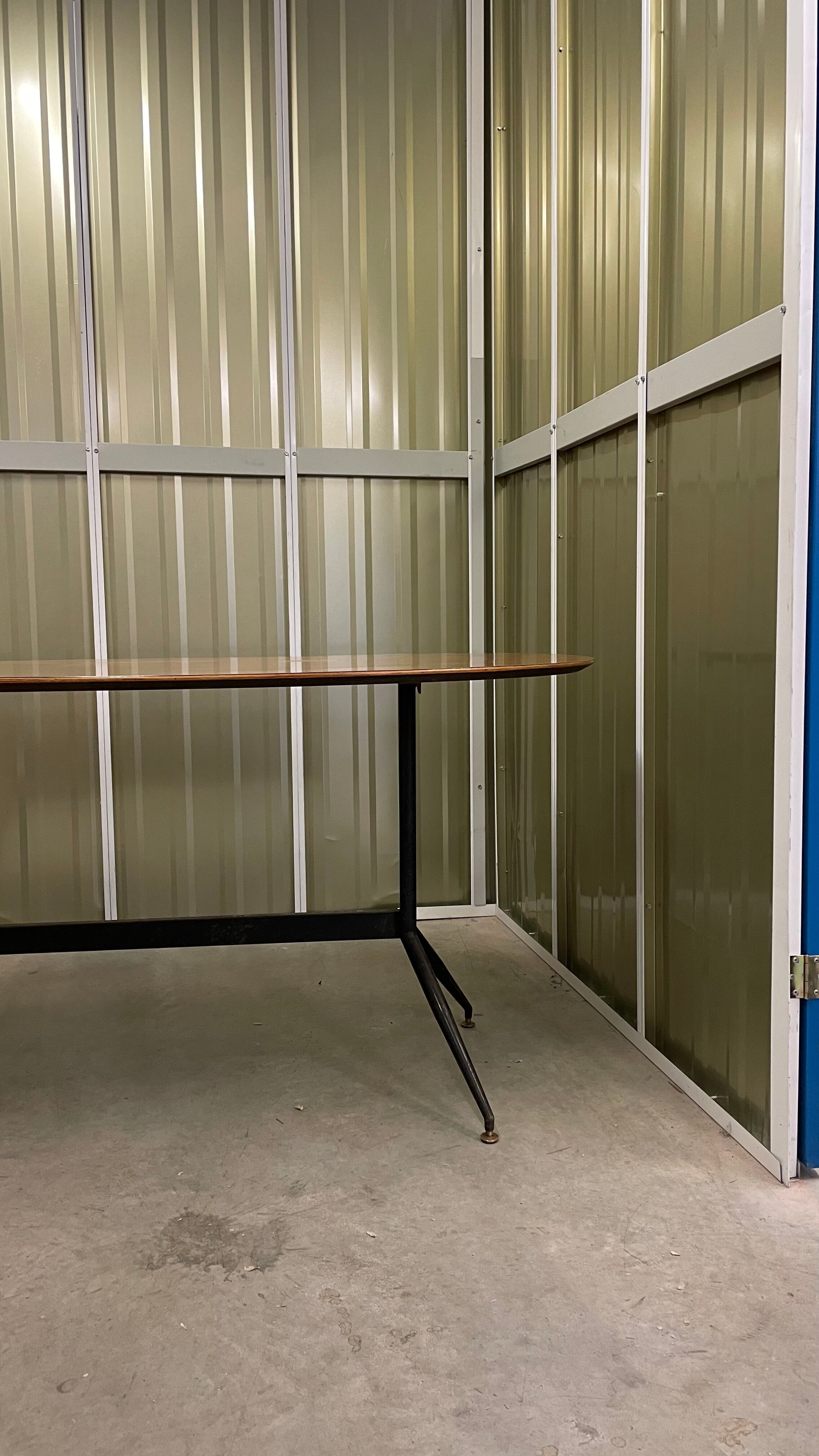 Italian oval dining table from the 60s