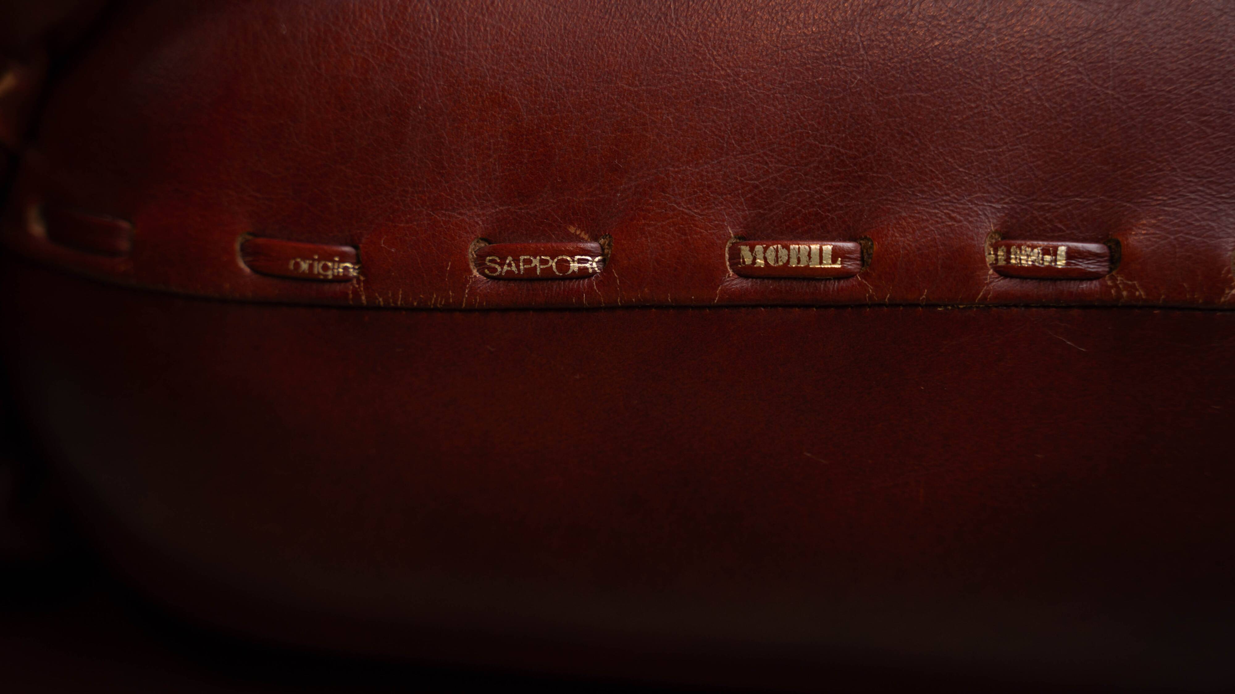 Set of two leather Sapporo lounge chairs by Mobil Girgi