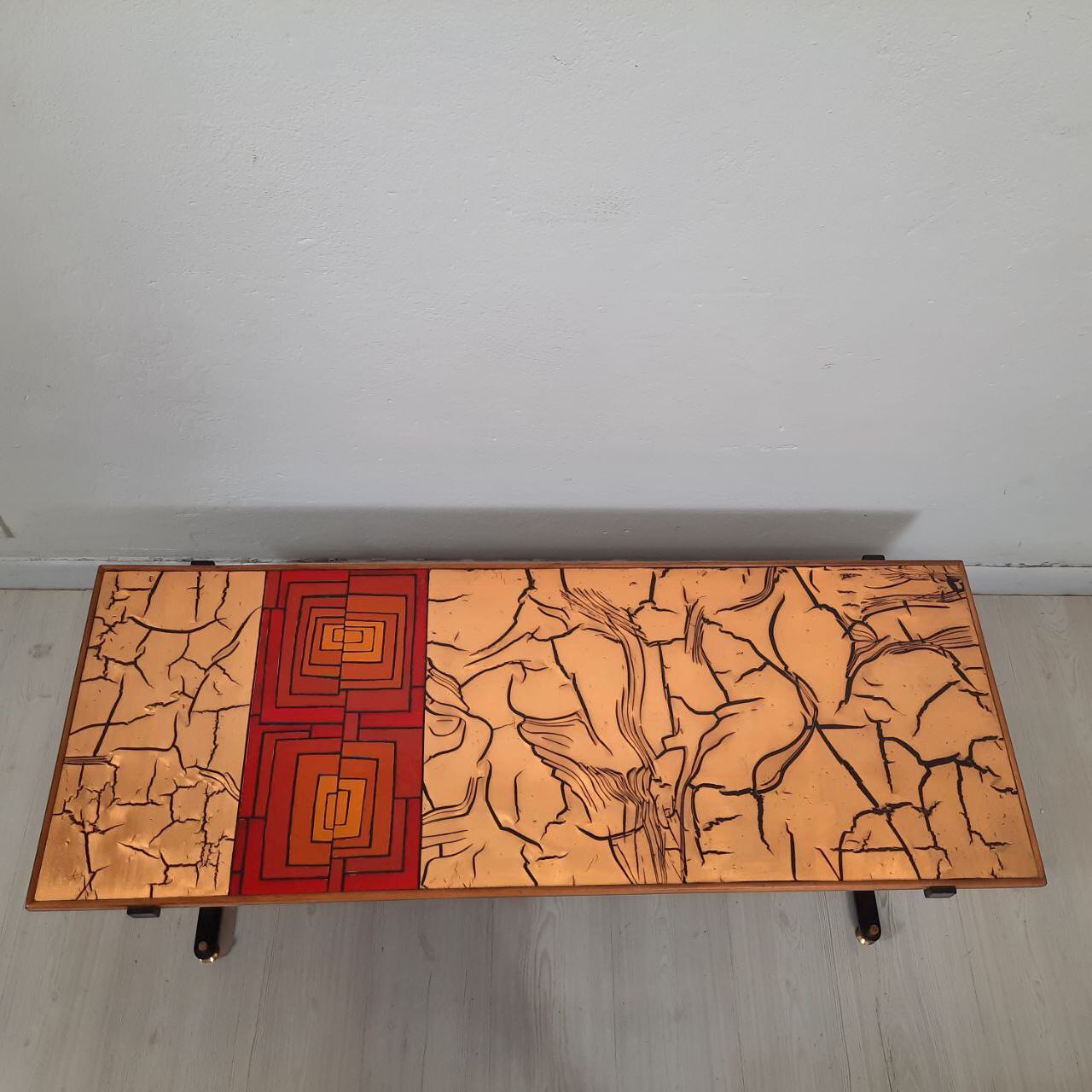 Coffee table 60s top enamelled color red and gold, metal and brass base.