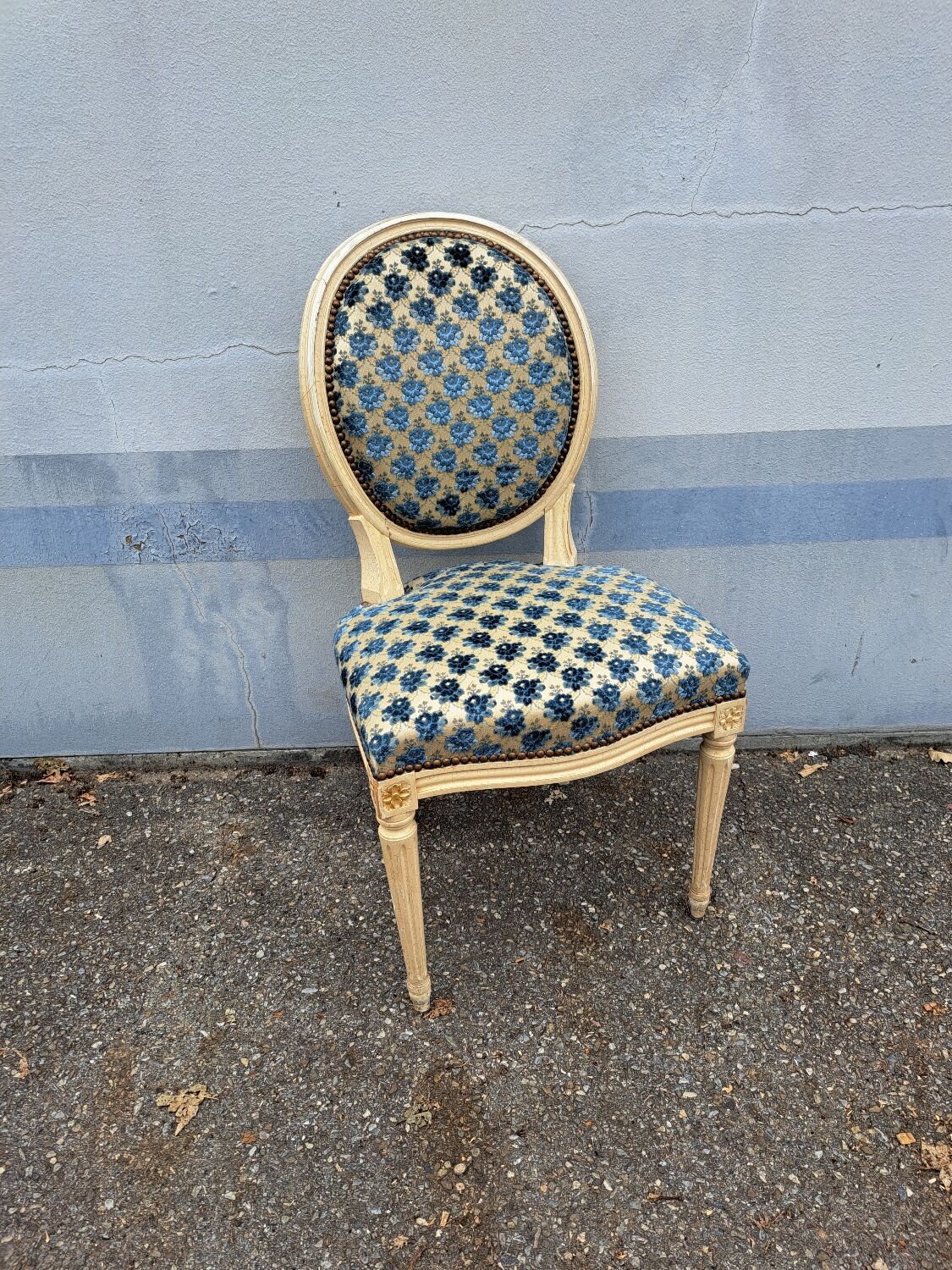 Chaises médaillon