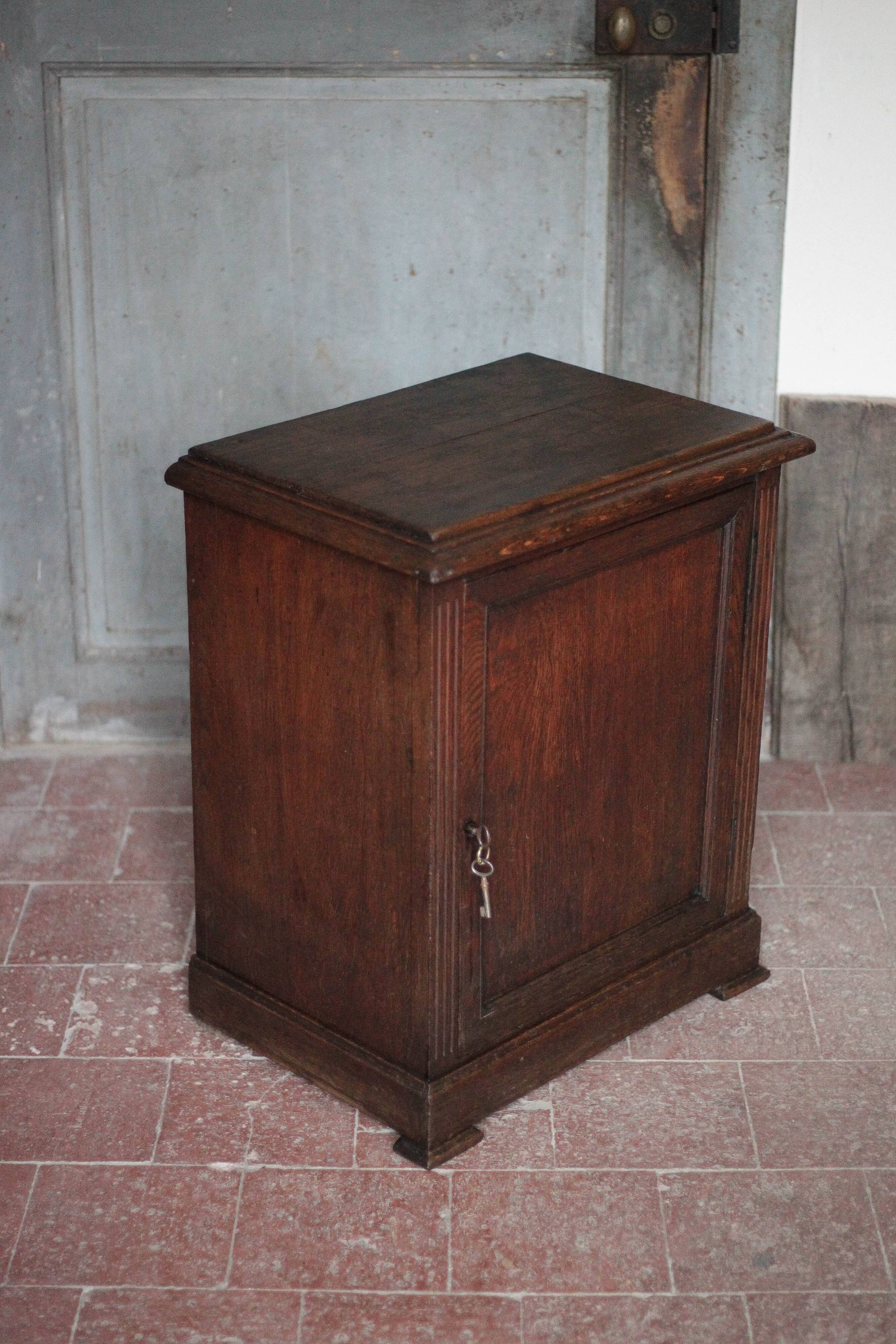 Wooden cabinet with 1 door, jam cabinet, storage unit.