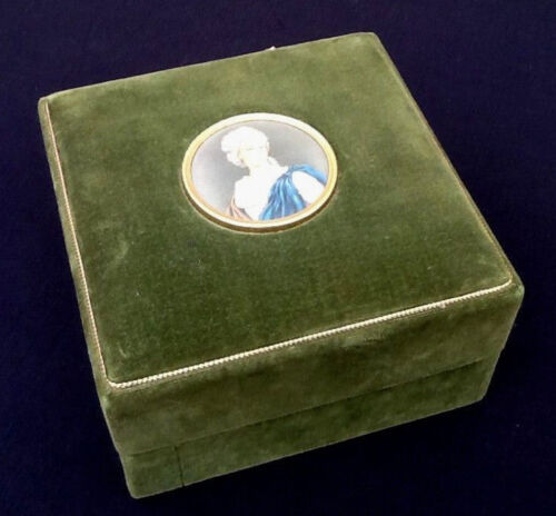 Box covered in velvet Linetti Profuni-Venezia medallion representing Madame La Marquise de Pompad
