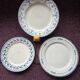 Lot assiettes dépareillées frise bleue 