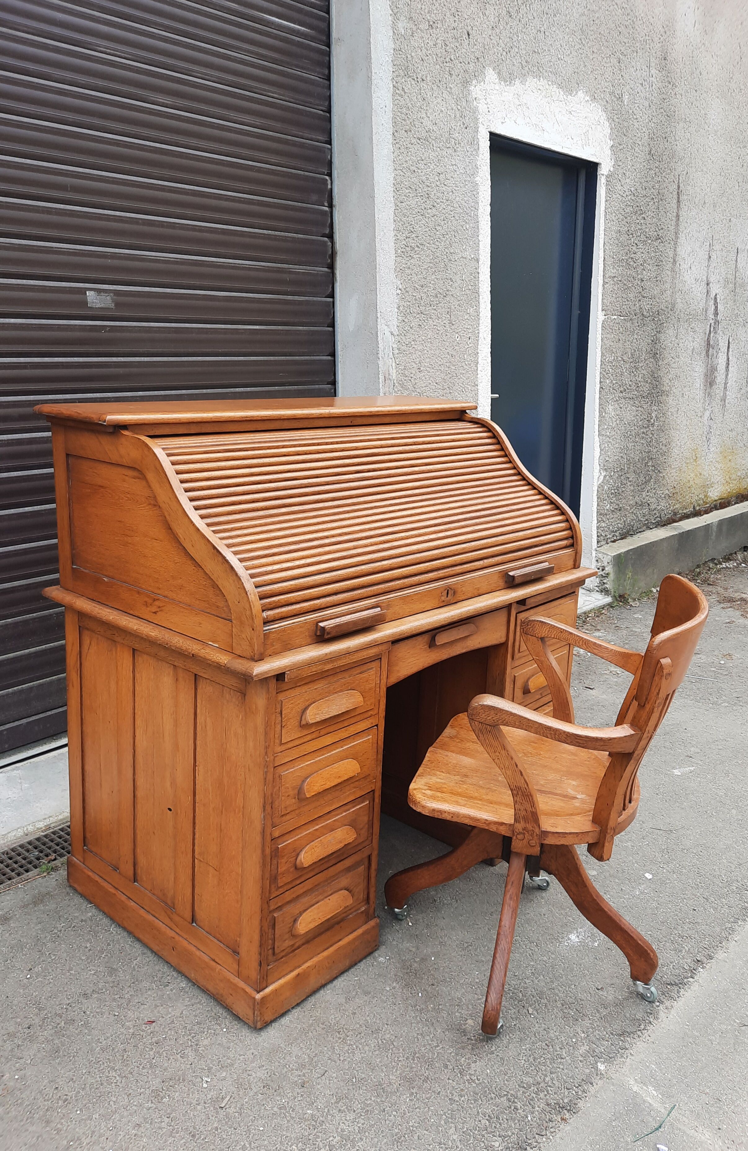 Bureau américain en chêne et son fauteuil