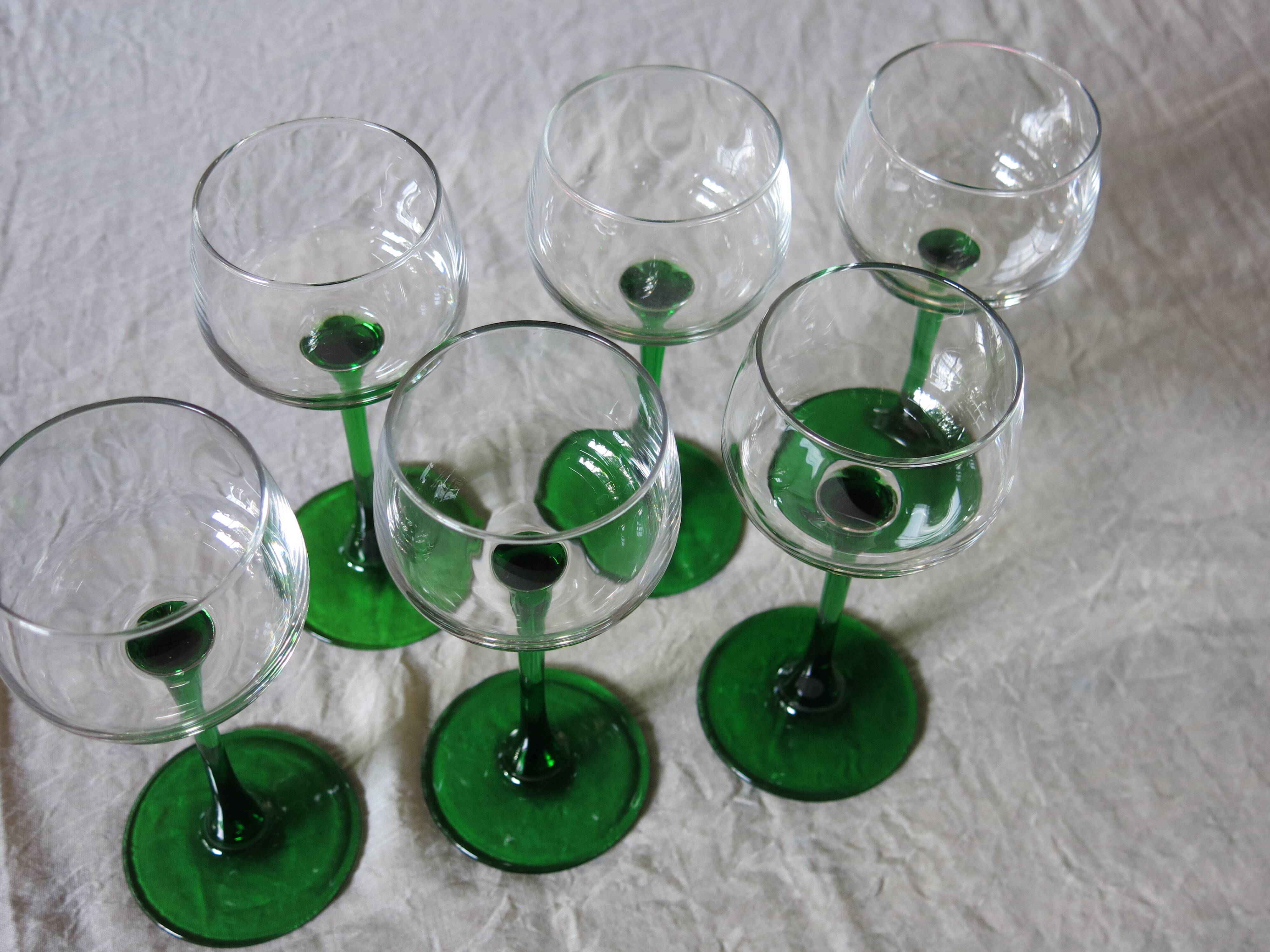 6 colored white wine glasses from Alsace in very good condition