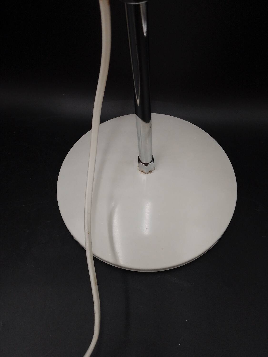 White flexible aluminor chrome and sheet metal table lamp 1970 pop art design