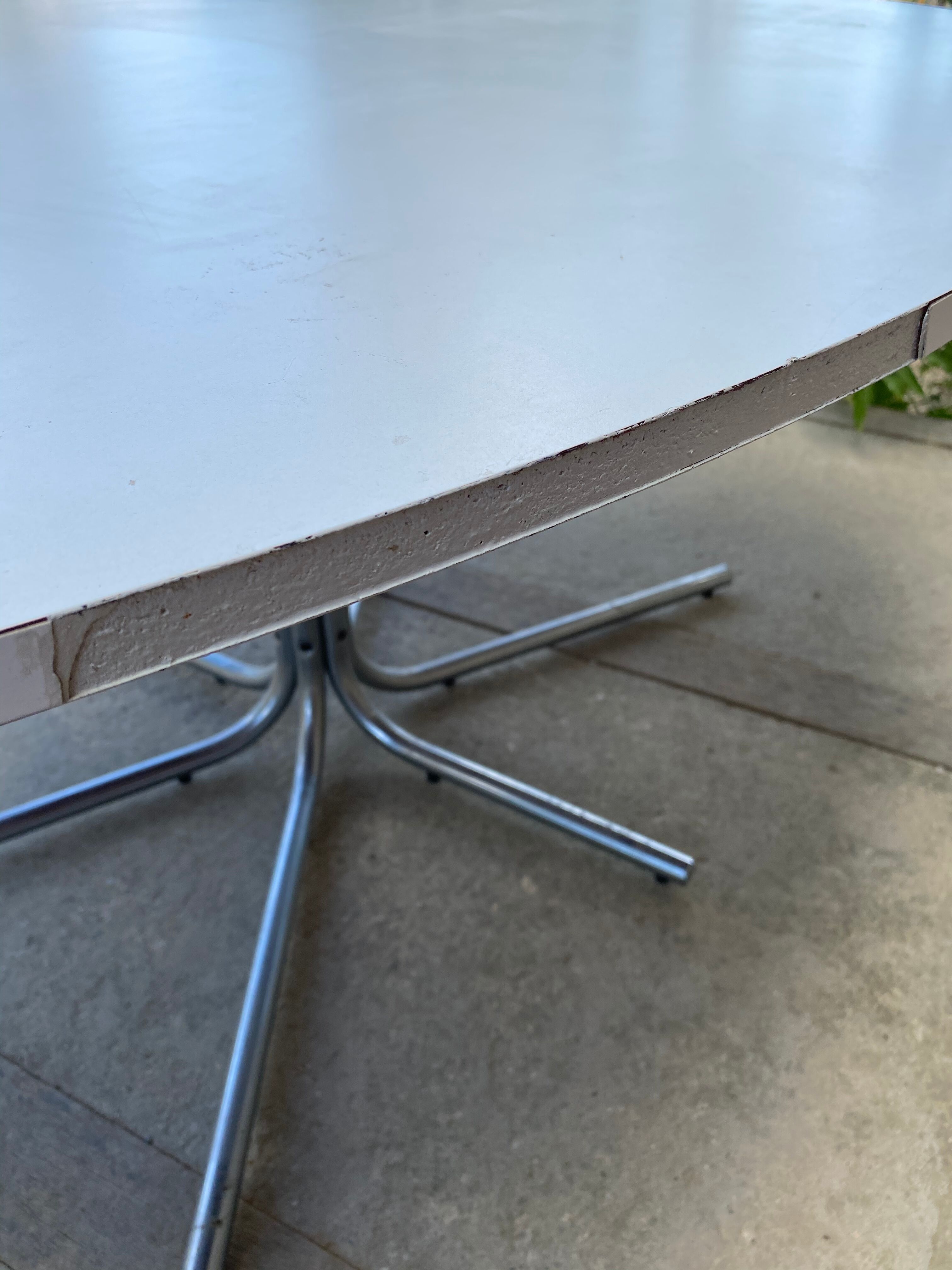 1970s oval design table