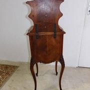 Chevet rocaille en noyer