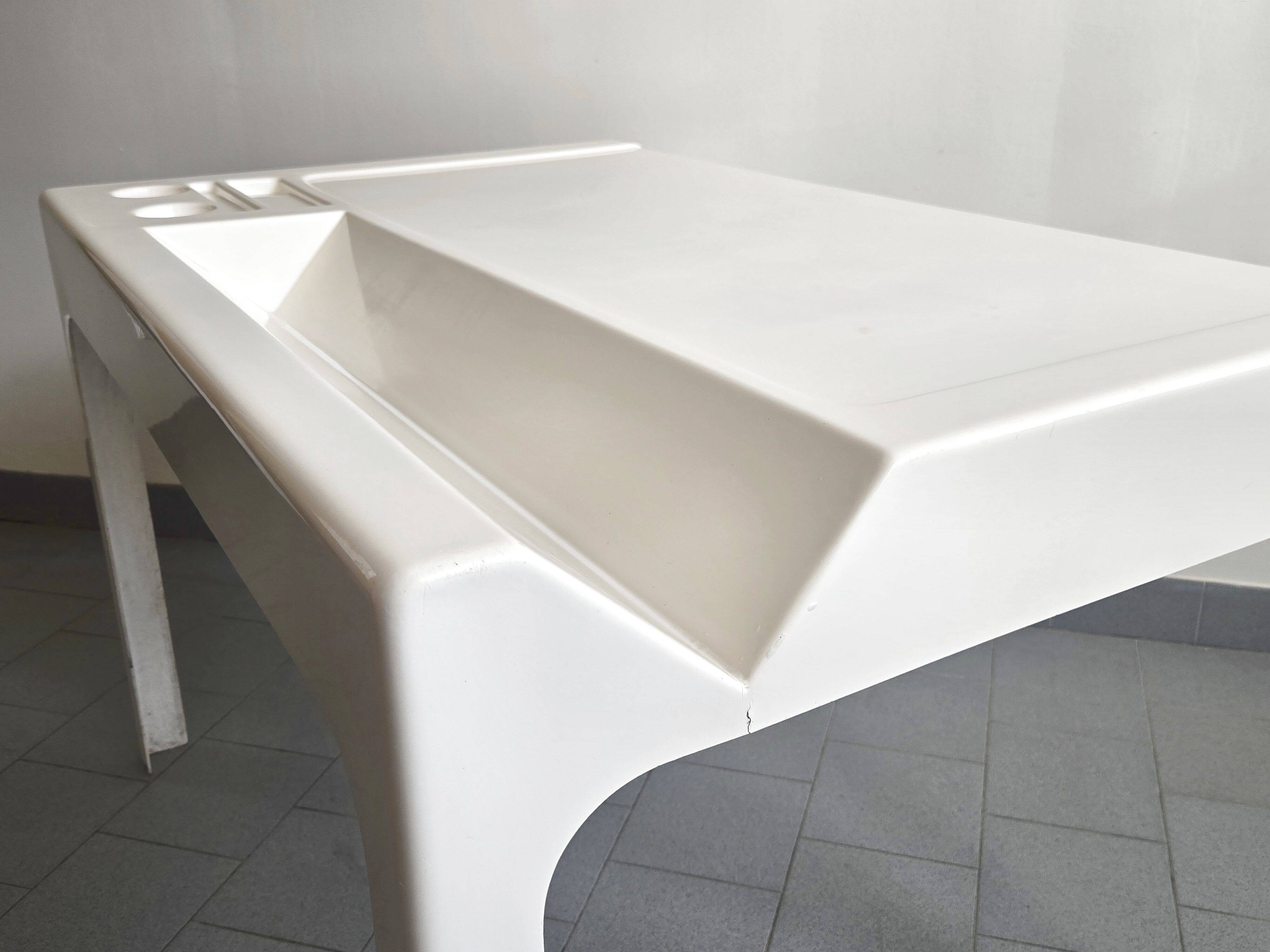 Ozoo desk by Patrick Gingembre 1960