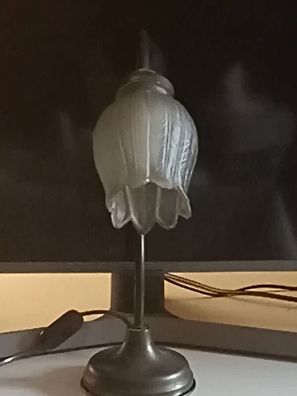 Lampe Art déco française en verre pressé signée See Delmas