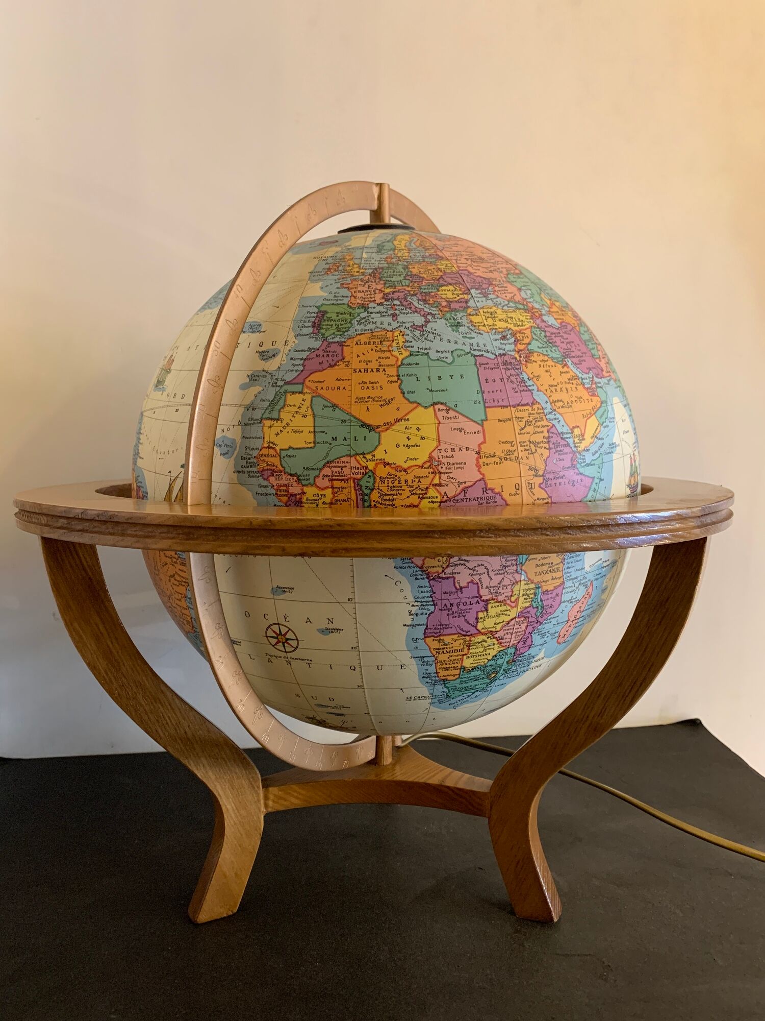 Exerz Globe Lumineux 20cm Antique Avec Lampe LED - Carte Moderne Rétro, Support Bois & Arc Métal, Idéal Décoration Maison & Bureau