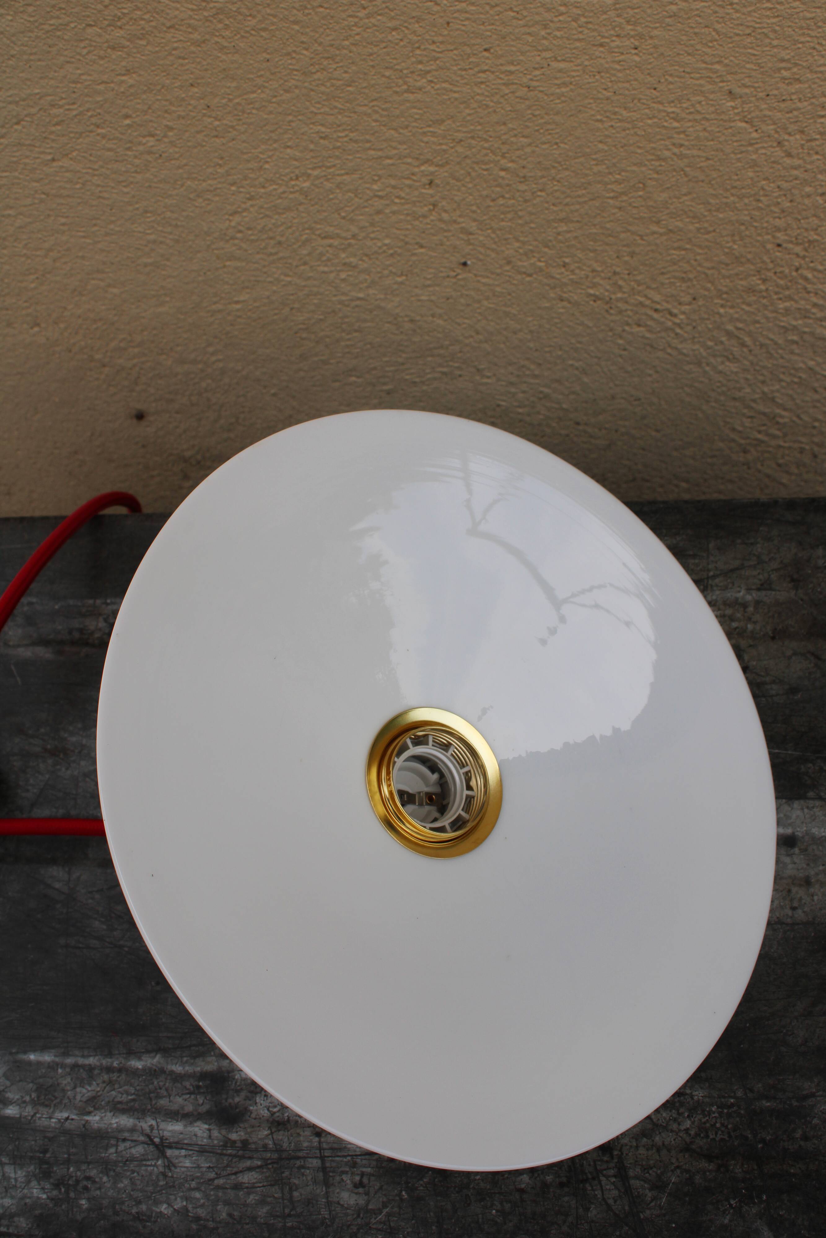 Hanging in white opaline