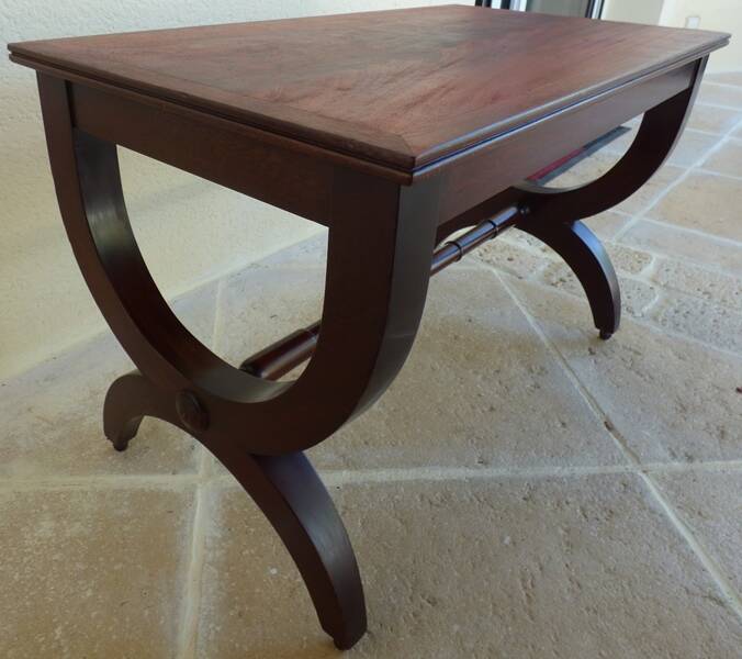 Restoration style coffee table in mahogany-colored wood / Very good condition