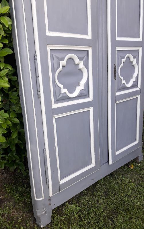 Lyon's 18th-18th-painted walnut façade rechampi