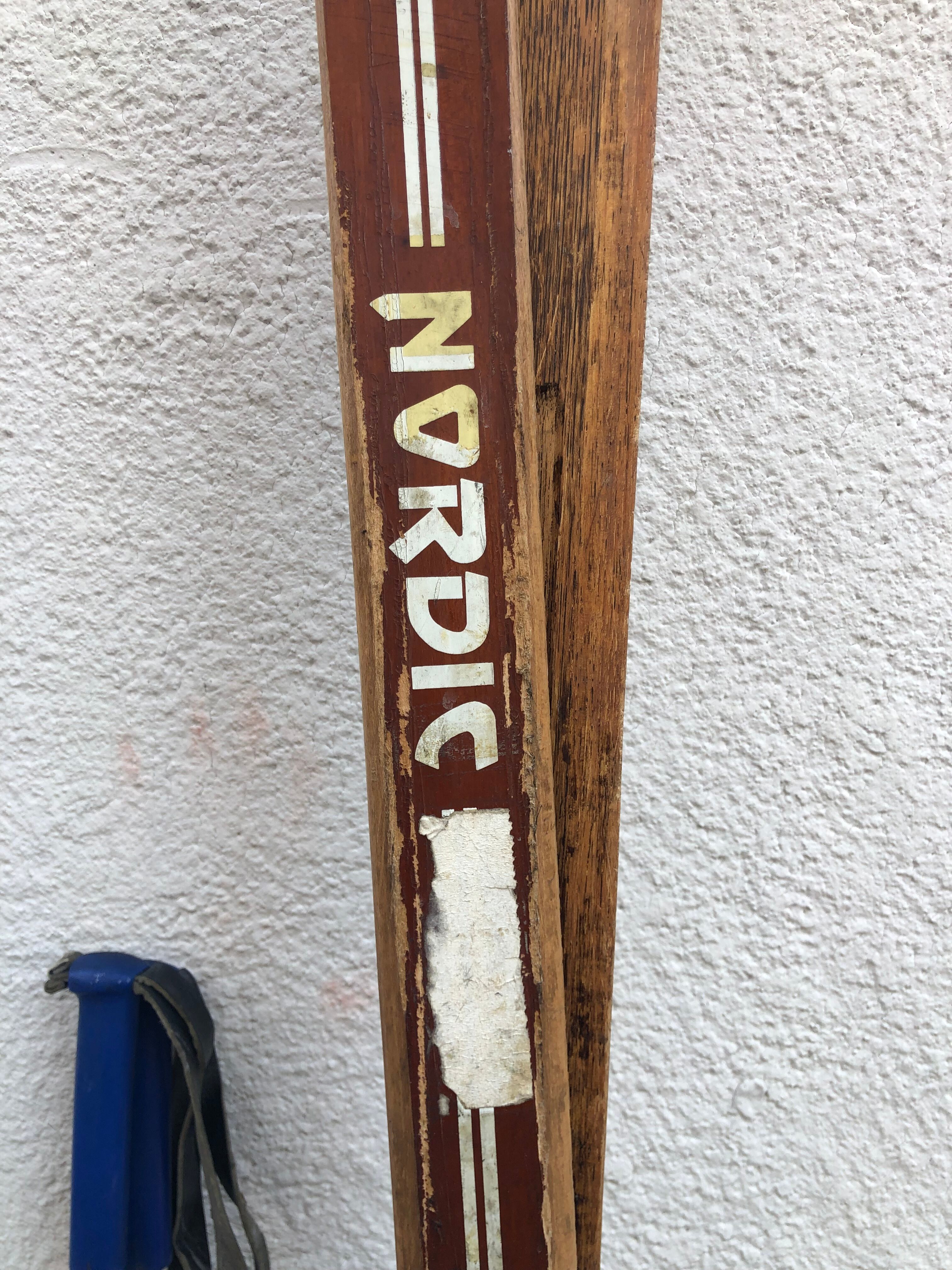 Vintage skis