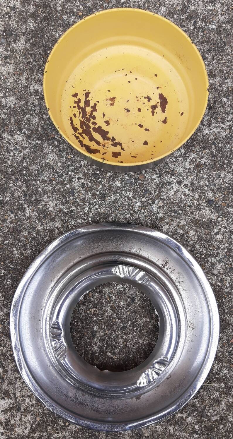 Standing magazine ashtray, 1960s/70s.