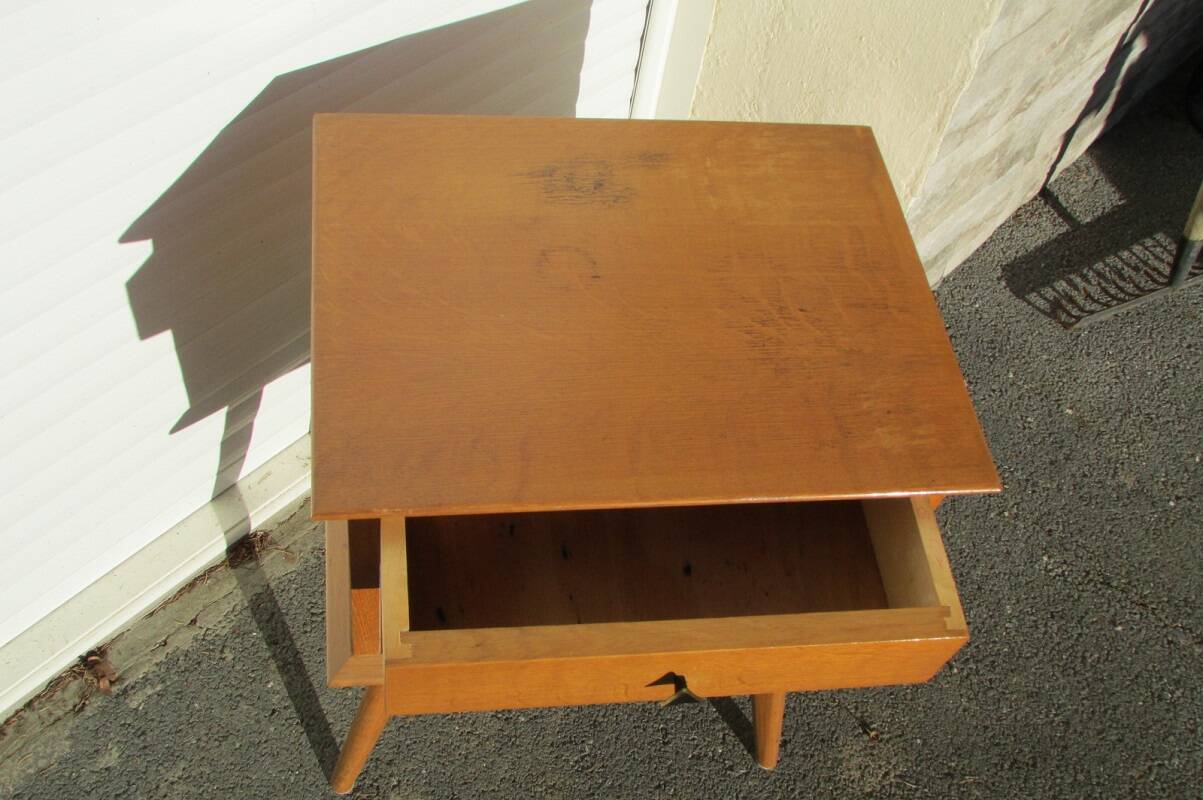 Vintage Scandinavian bedside table from the 60s in oak