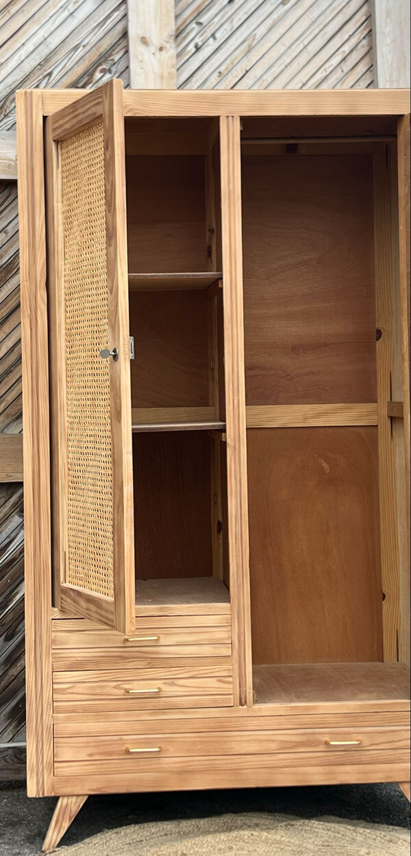 Armoire vintage ancienne bois brut et cannage : penderie + étagères