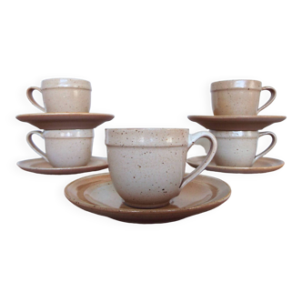 5 cups and saucers in marsh sandstone