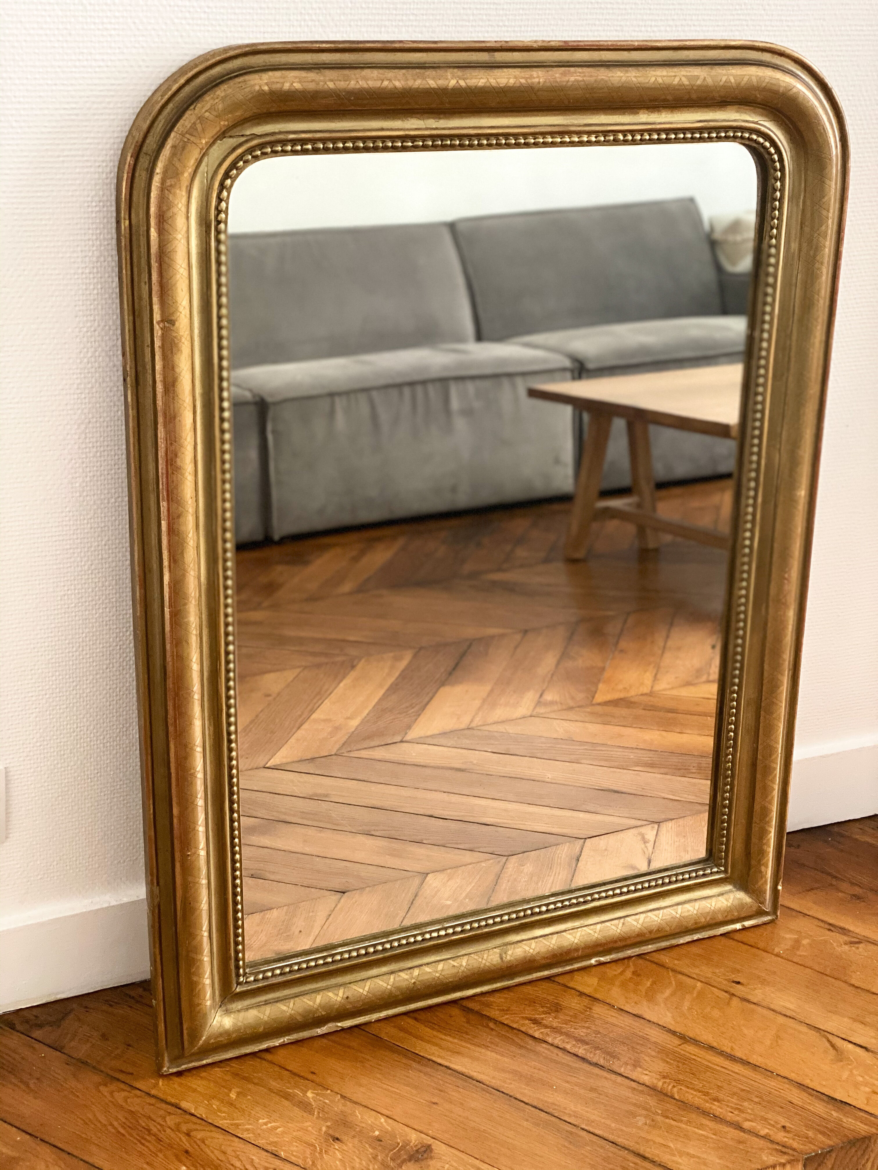 Miroir Louis Philippe perlé doré sculpté 74x98cm