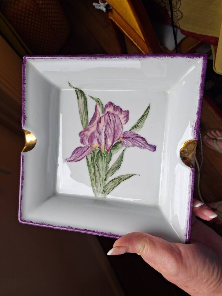 Sublime Pocket Bowl in Limoges Porcelain, Hand-Painted Iris & Gold Leaf