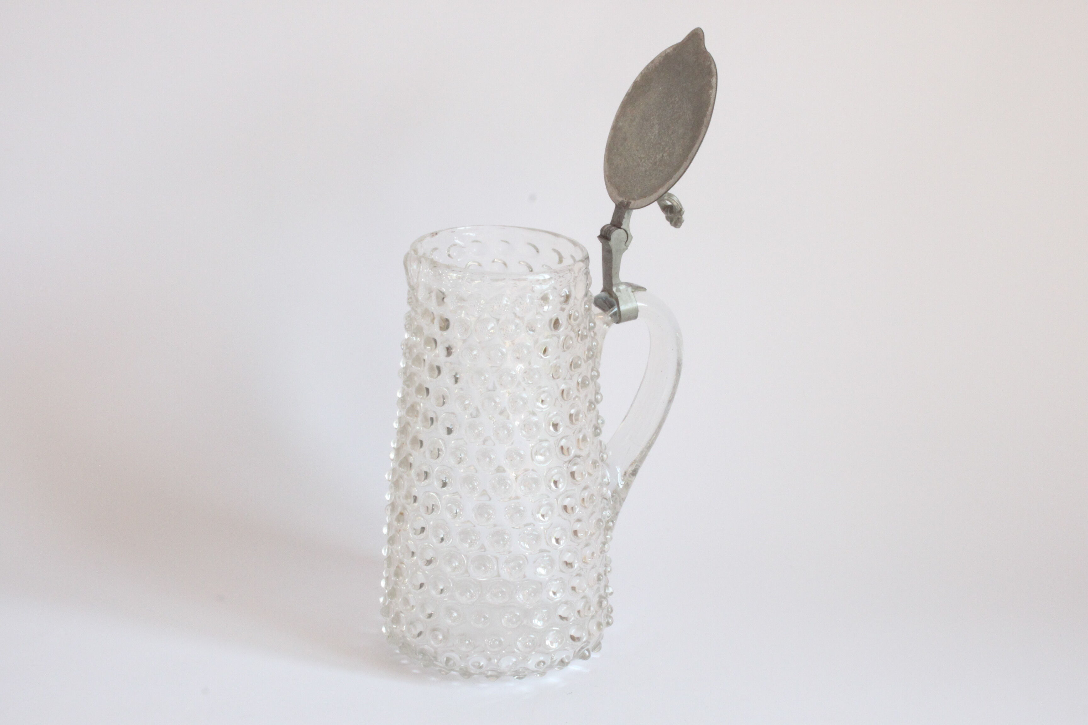 Verre de Liège, pichet en verre hobnail, Belgique du 19ème siècle.