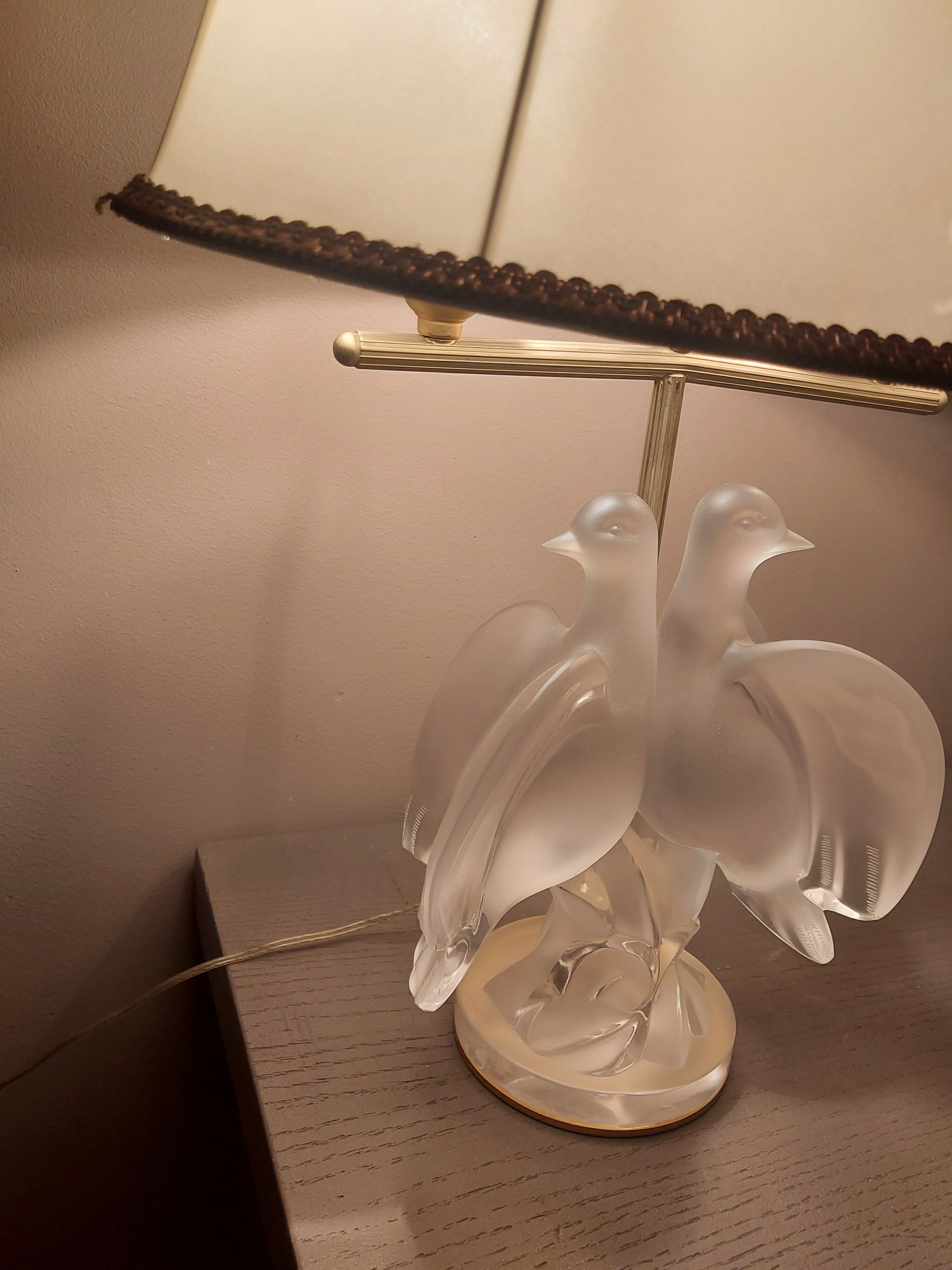 Crystal lamp Lalique with two doves model Ariane