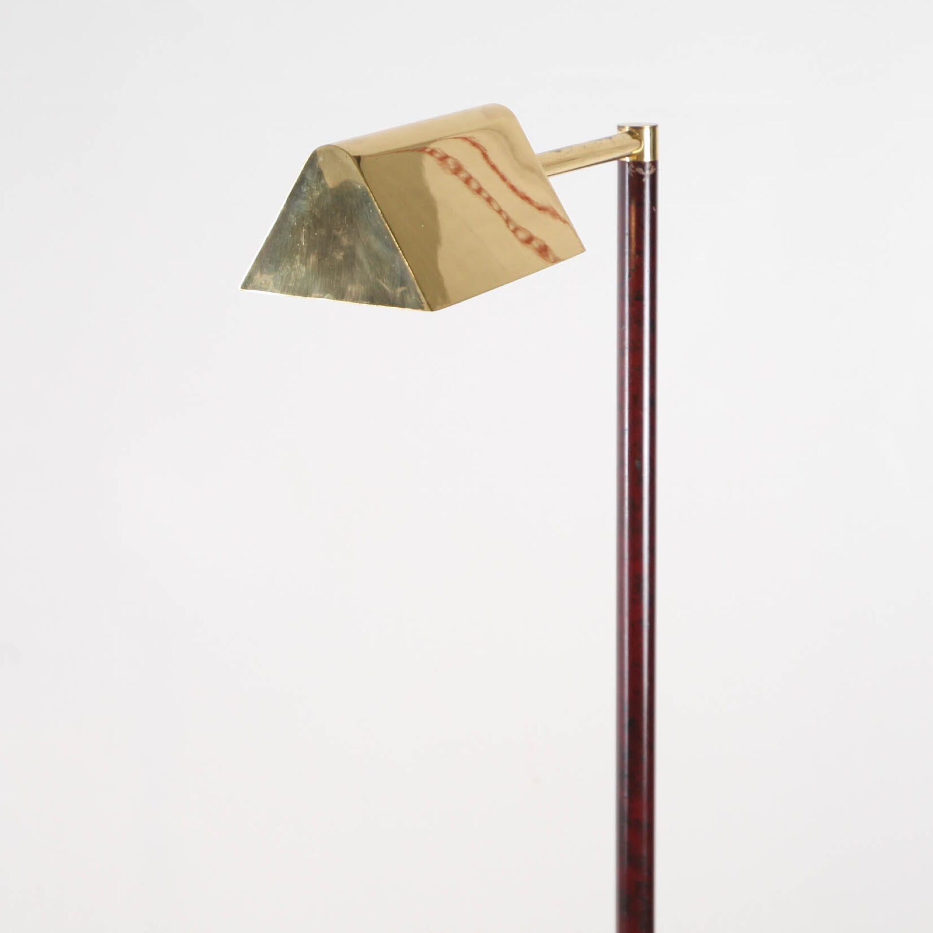 Lampadaire en laiton et bois
