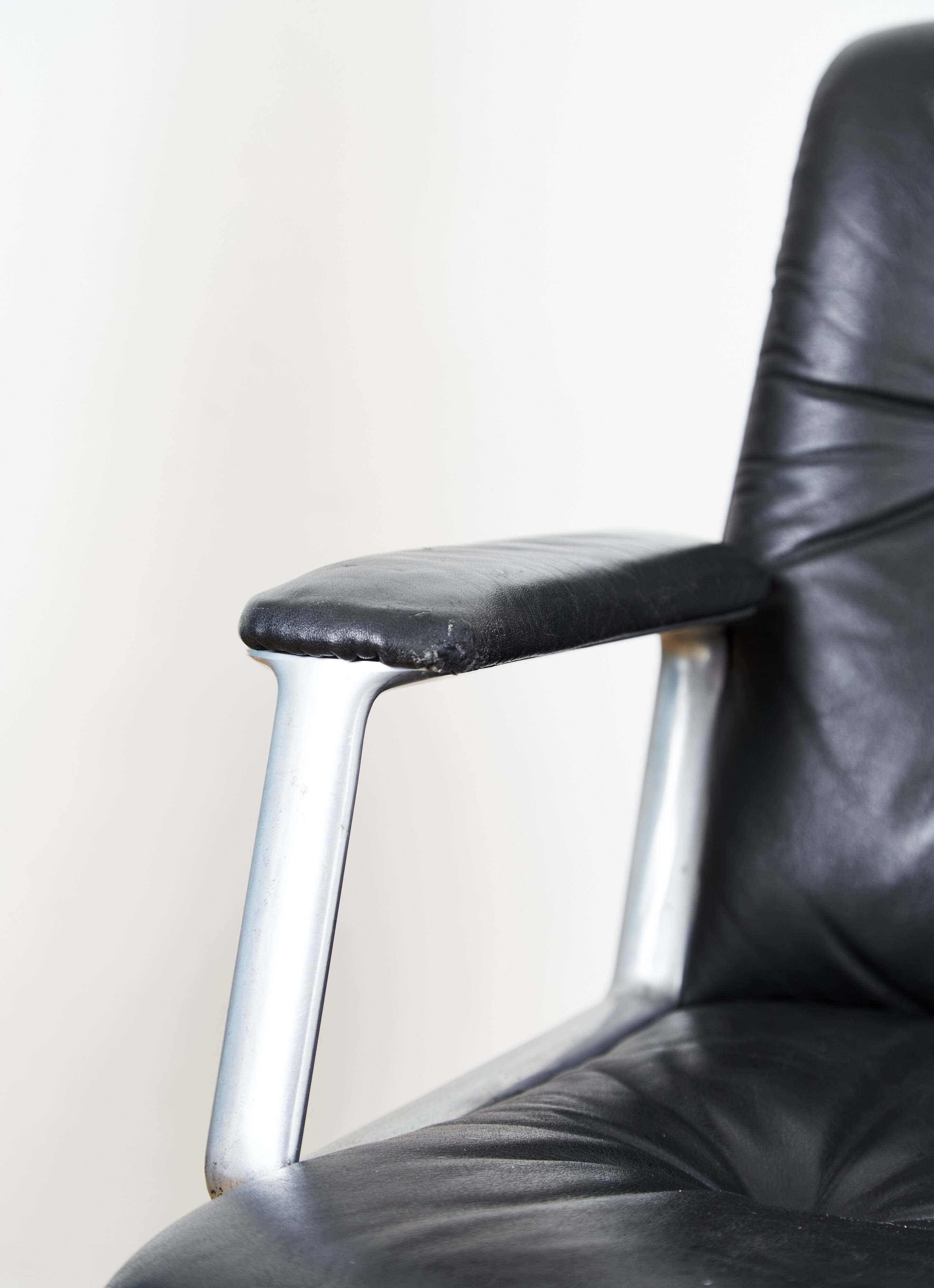 Oswaldo Borsani swivel Chair P125 for Tecno Milano