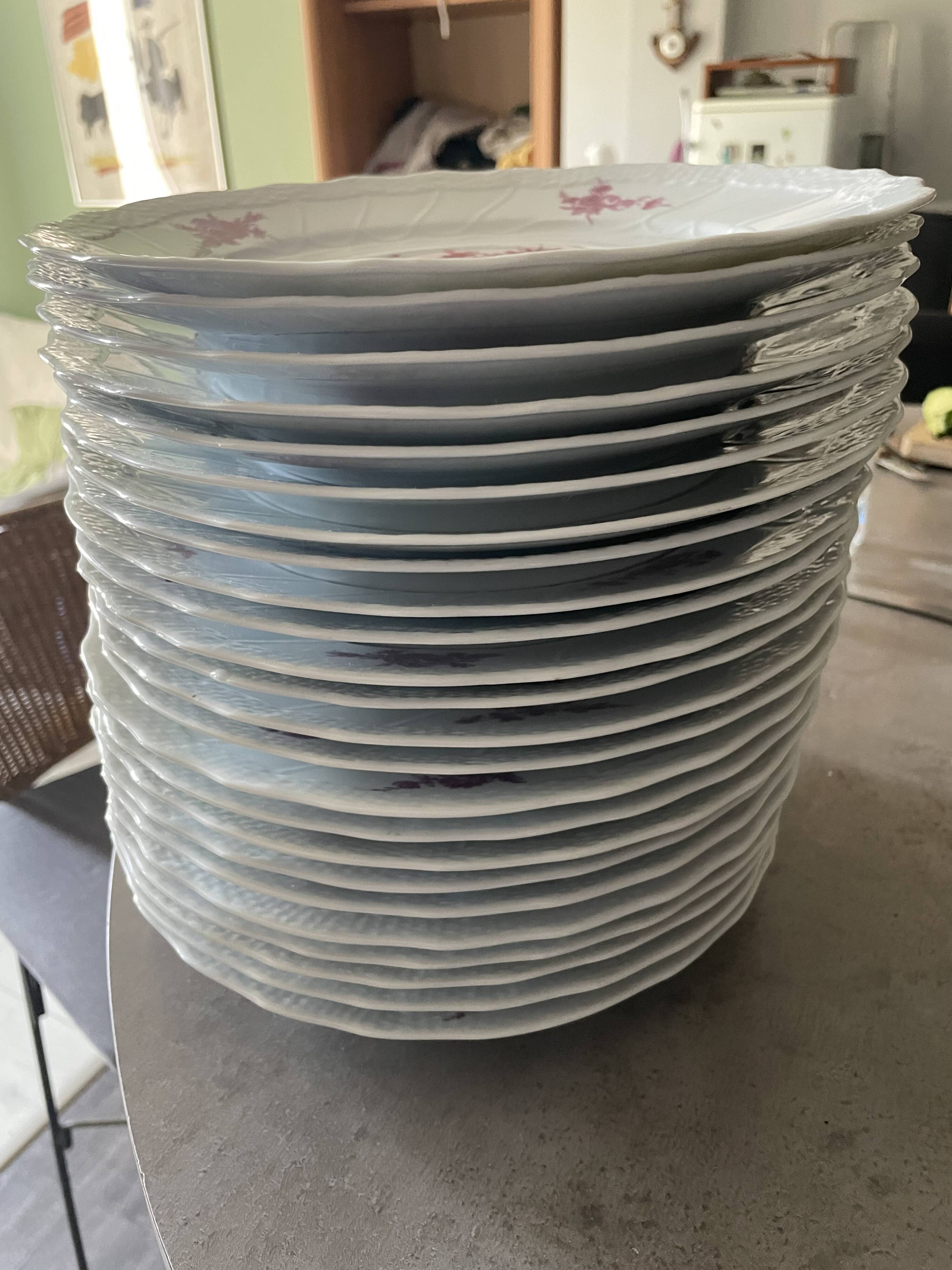 Flat plates made of Baudour porcelain