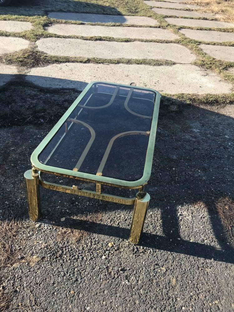 Table basse vintage en laiton jaune avec plateau en verre fumé, 1970, République tchèque