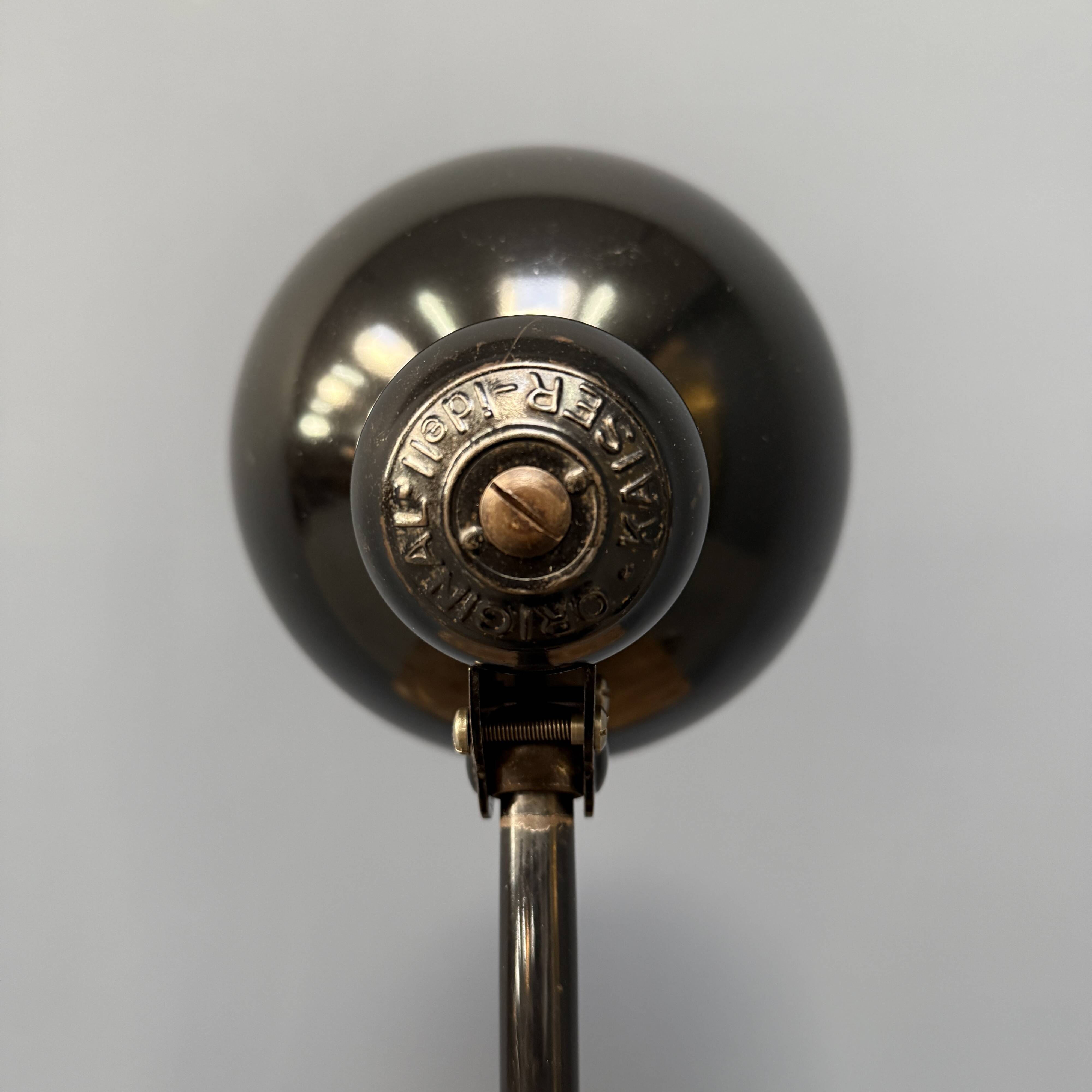 Lampe de bureau Bauhaus Kaiser Idell noire modèle 6556